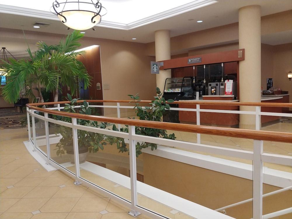 Hilton Ocean Oceanfront 4*