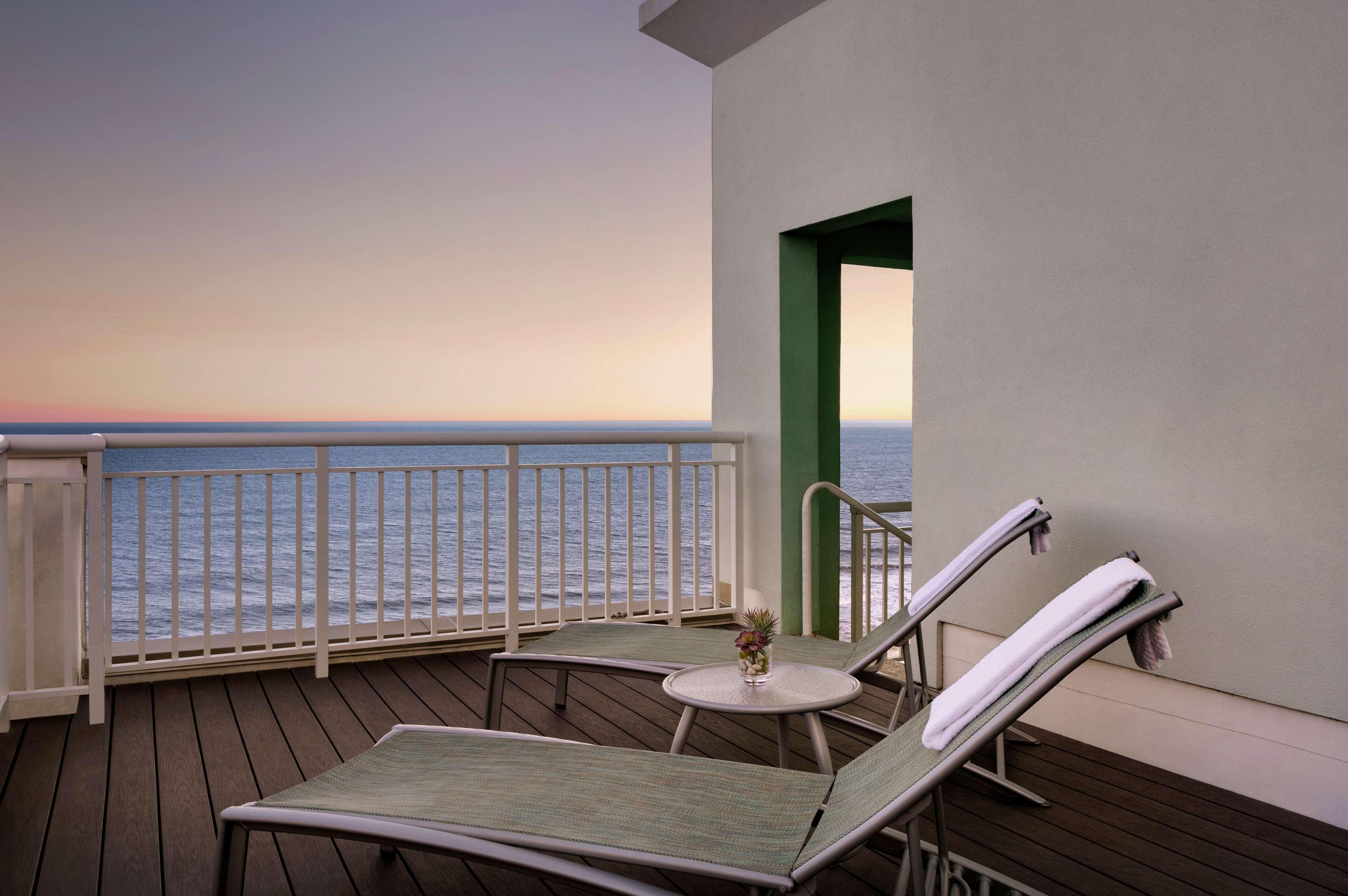 Hilton Ocean Oceanfront 4*